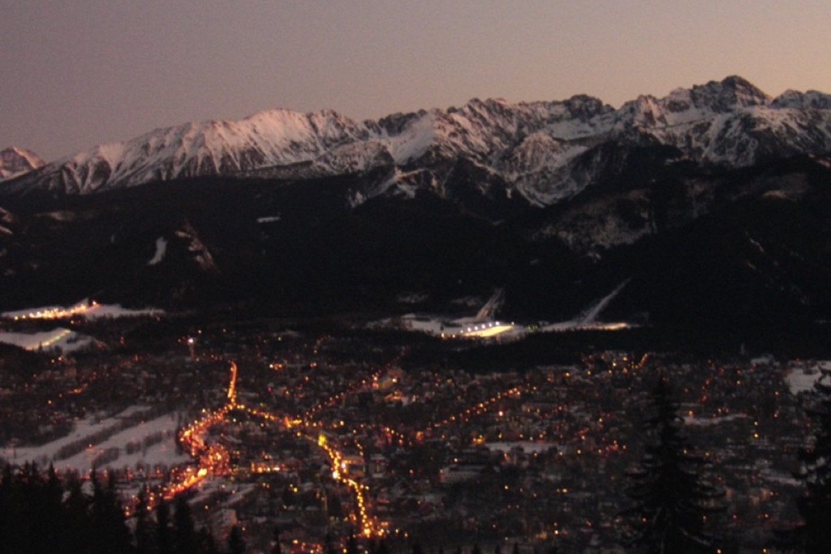 Zakopane nocą pod Tatrami